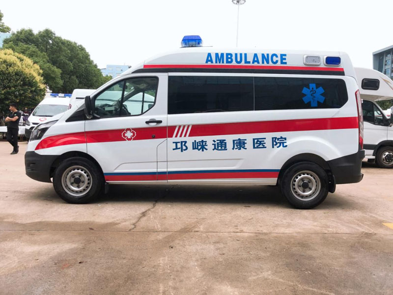 福特V362中轴中顶负压监护型救护车（长排警灯）