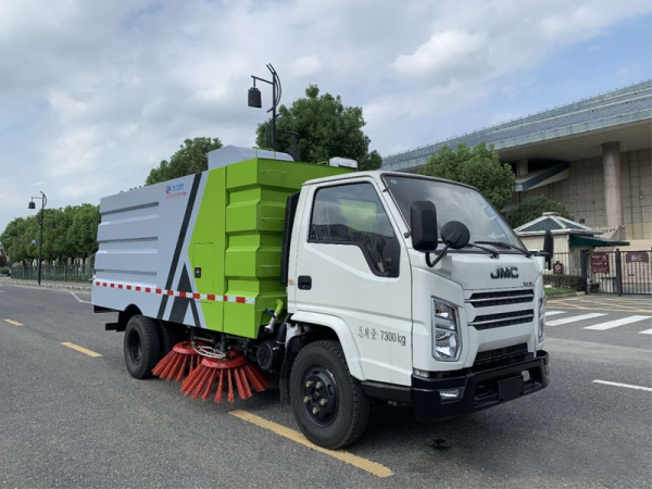 江铃凯锐扫路车