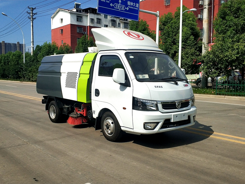 东风途逸蓝牌扫路车柴油版