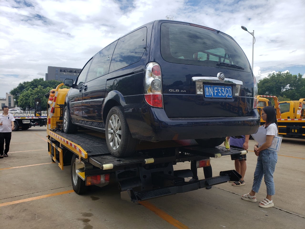 国六庆铃五十铃宽体驾驶室蓝牌一拖二清障车