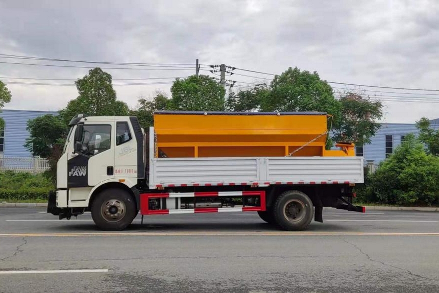 一汽解放除雪车/撒盐车