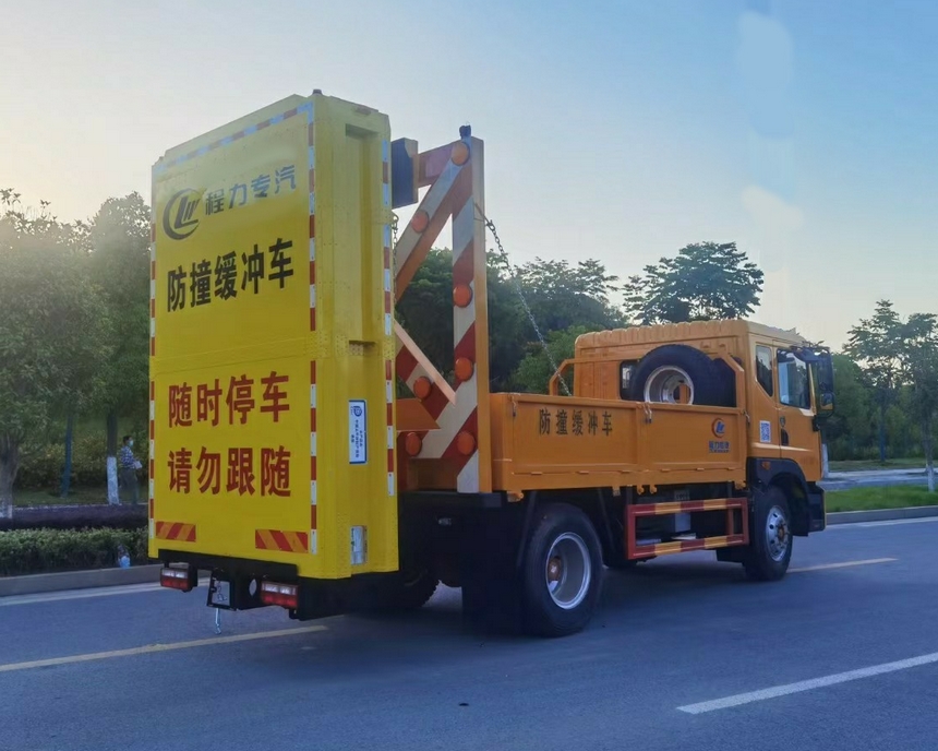 东风D9防撞缓冲车