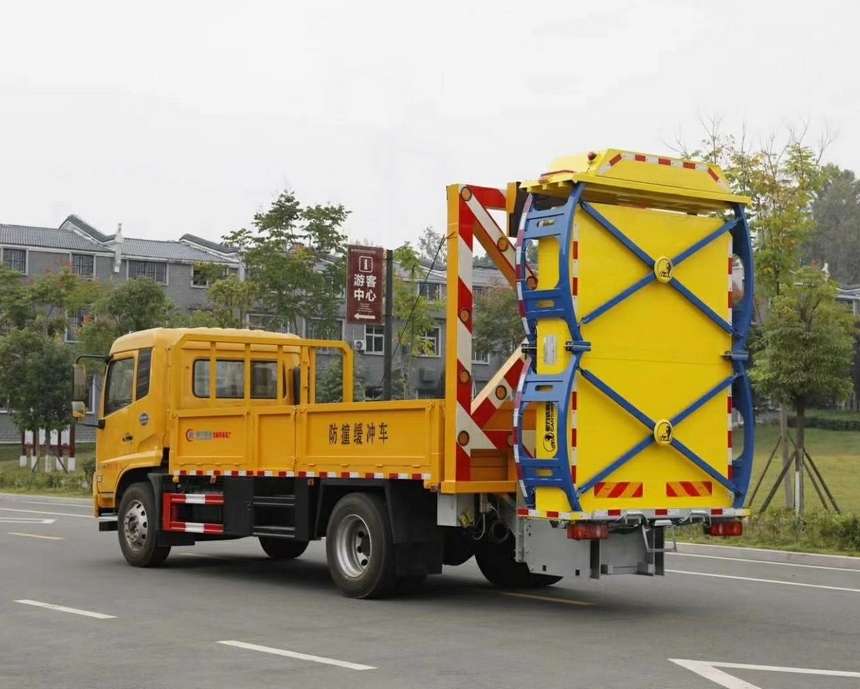 东风天锦防撞缓冲车