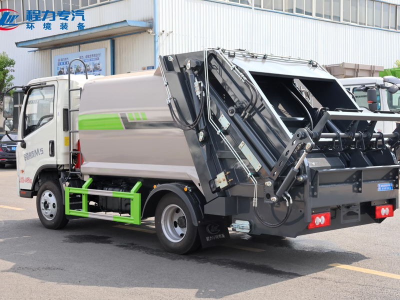 福田领航M5压缩垃圾车