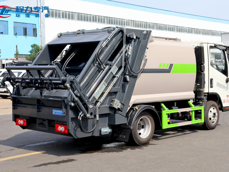 福田领航M5压缩垃圾车