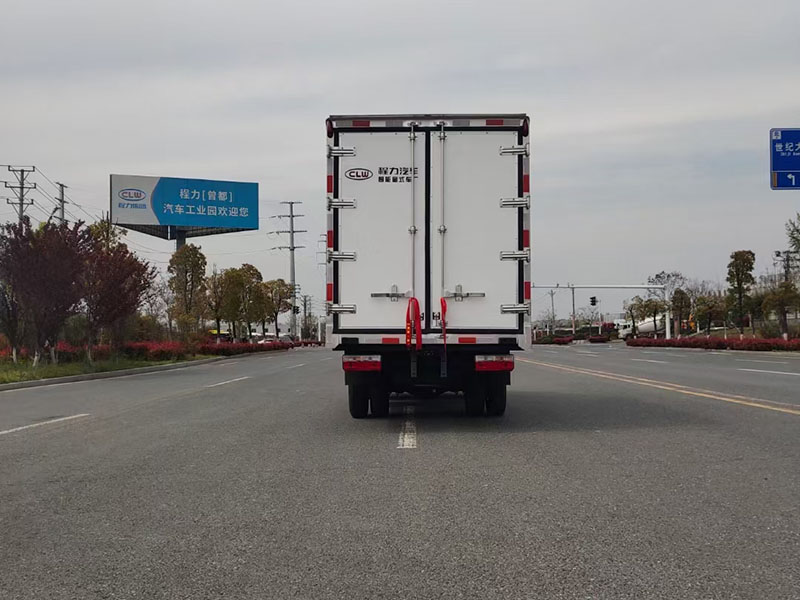 东风途逸汽油版冷藏车